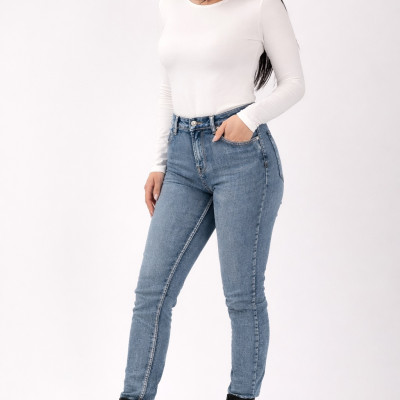 ΤΖΙΝ ΠΑΝΤΕΛΟΝΙ ΣΕ ΙΣΙΑ ΓΡΑΜΜΗ ΨΗΛΟΜΕΣΟ - Sexy Woman