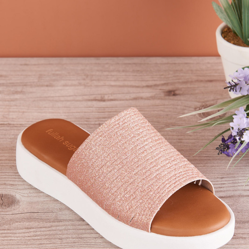 Σανδάλια φλιπ φλοπ δίπατα με ενιαία rubber σόλα.